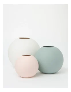 Kiama Ceramic Medium Vase 18x18x16cm In Green -Home Décor Sales 897111730 3 720x928